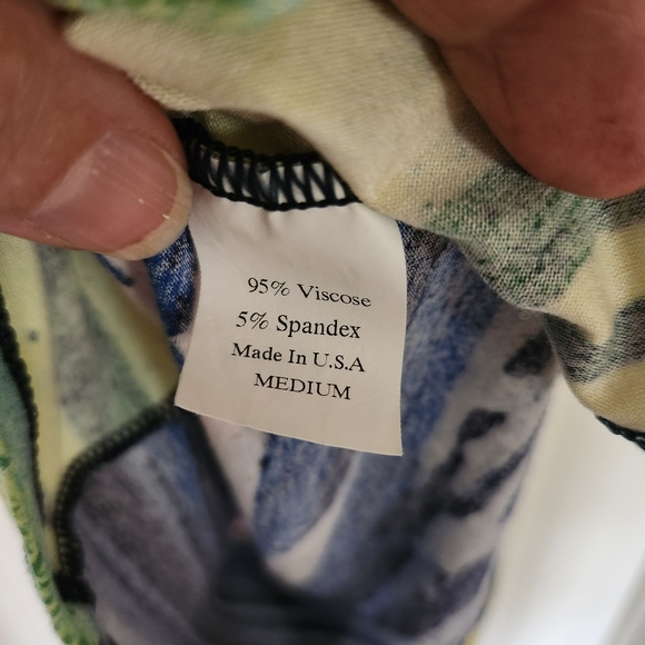 Colorful and cute Peck&Peck top. Excellent condition.  Size Medium. - Picture 5 of 6